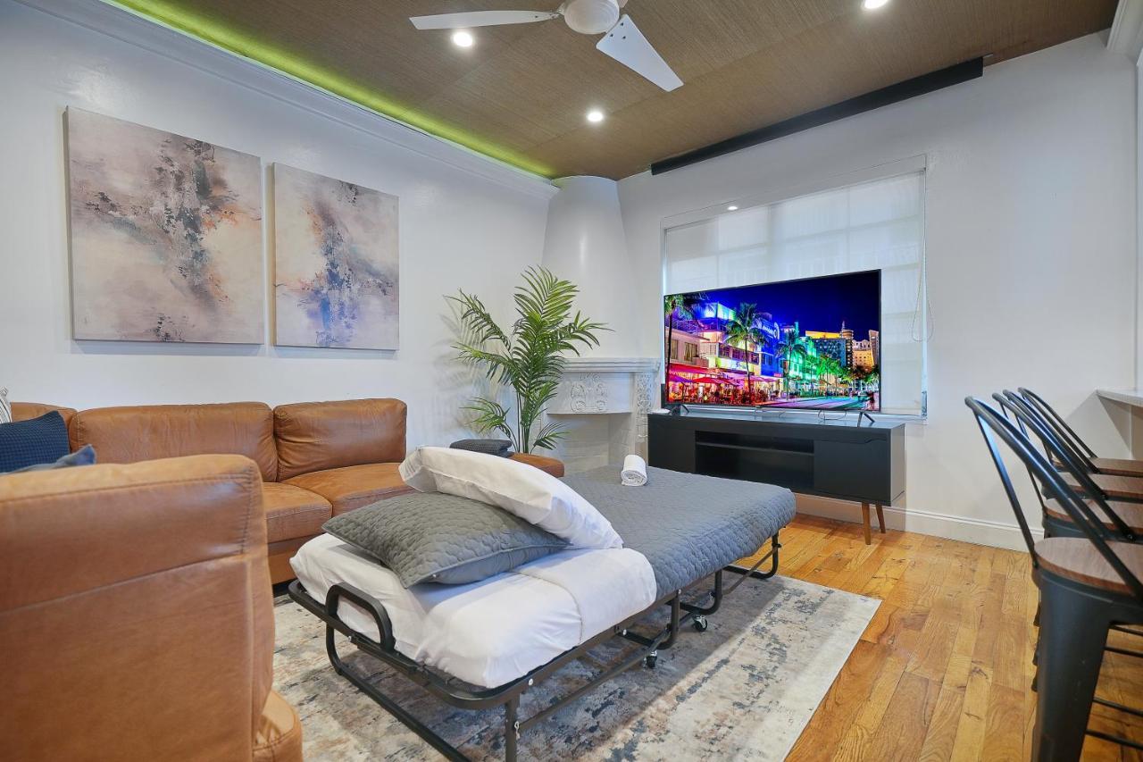 Appartamento Large & Bright Sleep Up To 8 Only 2Min From Ocean! Miami Beach Esterno foto