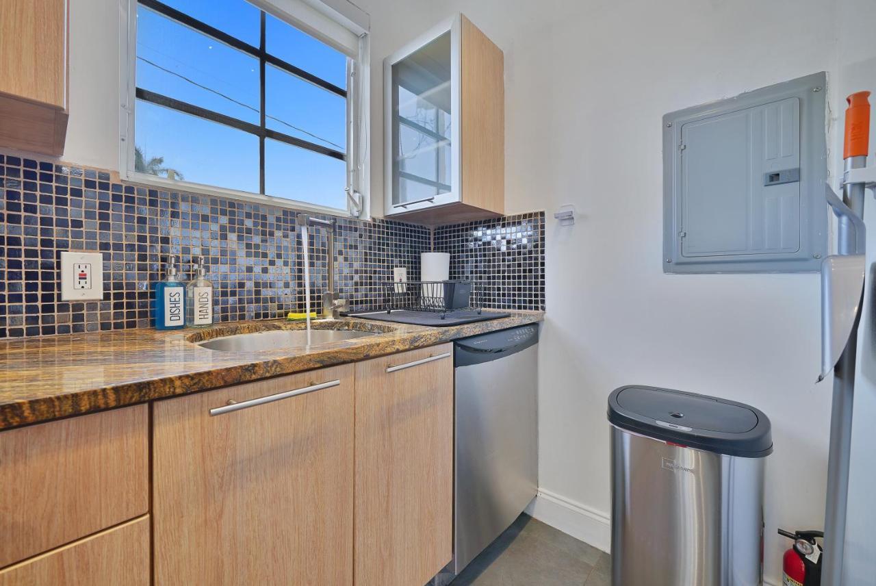 Appartamento Large & Bright Sleep Up To 8 Only 2Min From Ocean! Miami Beach Esterno foto